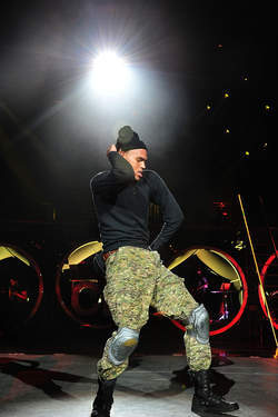 "Voici la preuve que Chris Brown est gay"