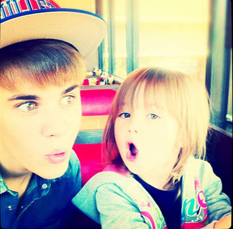 Justin Bieber présente sa petite soeur