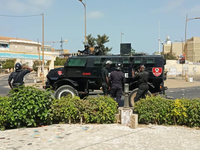 UCAD : La tension monte entre étudiants et forces de l'ordre UCAD : La tension monte entre étudiants et forces de l'ordre