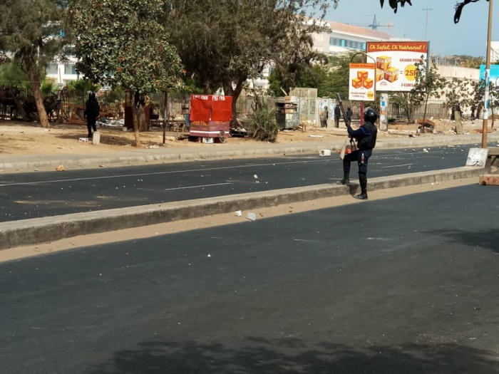 UCAD : La tension monte entre étudiants et forces de l'ordre UCAD : La tension monte entre étudiants et forces de l'ordre