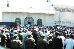 Dernière minute: le toit de la mosquée de Lamine Guèye s'est effondré sur les fidèles.