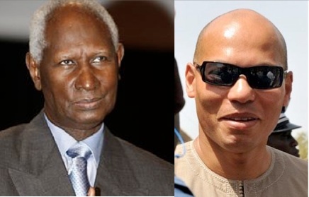 Quand le président Abdou Diouf donne un coup de main à Karim Wade.