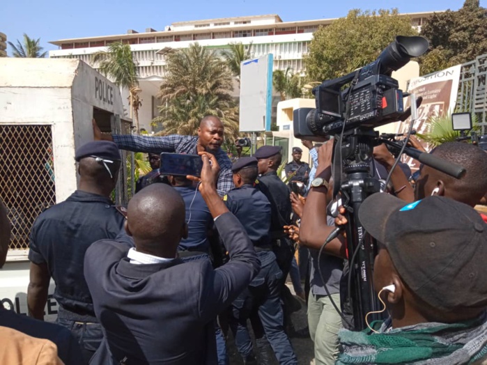 Urgent: Des membres de l'opposition arrêtés devant la place Soweto!