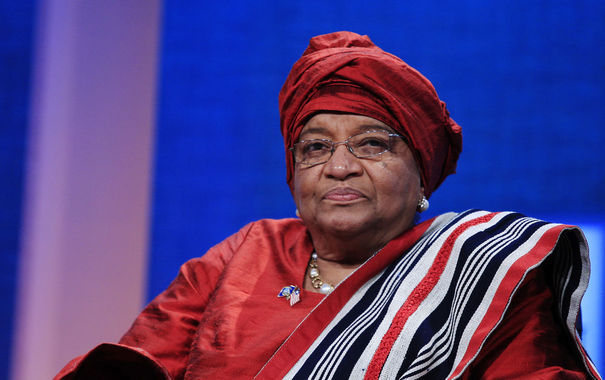 Première femme élue chef d'Etat sur le continent africain en 2005, Ellen Johnson Sirleaf, 72 ans, a accédé au rang de favorite ce jeudi. Elle partage le prix Nobel de la paix avec deux autres femmes ce vendredi.