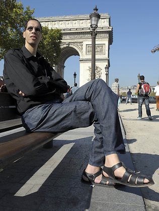 L'homme aux plus grands pieds du monde fait un pas vers la célébrité ( PHOTOS )