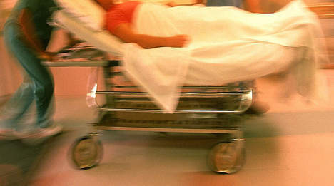 Le chauffeur fait descendre ses passagers et les écrase