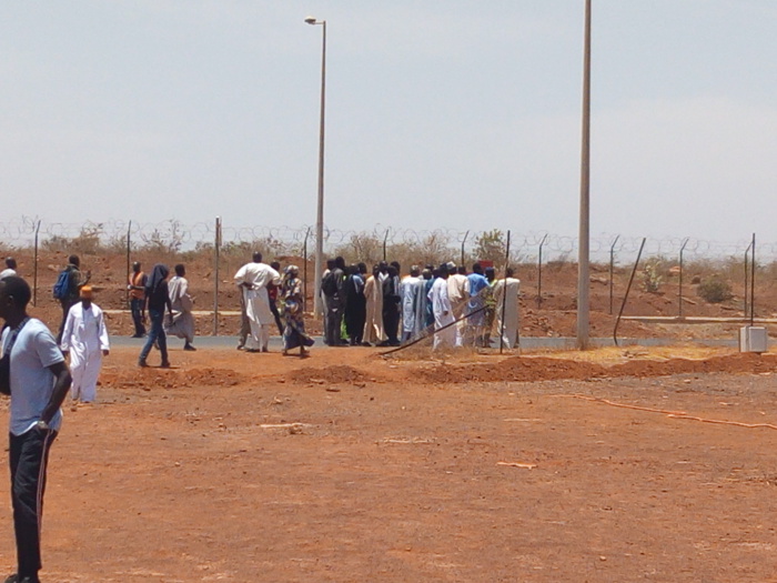 Arrivée de la dépouille de Cheikh Béthio Thioune : Les « Thiantacones » prennent d’assaut l’aéroport Blaise Diagne (IMAGES)