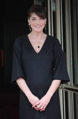 Carla a-t-elle accouché d'une Dalia ou d'une Julia?