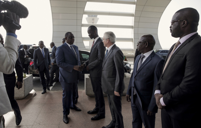 Le président Macky Sall a pris le vol Air Sénégal ce matin (Images) Le président Macky Sall a pris le vol Air Sénégal ce matin (Images)