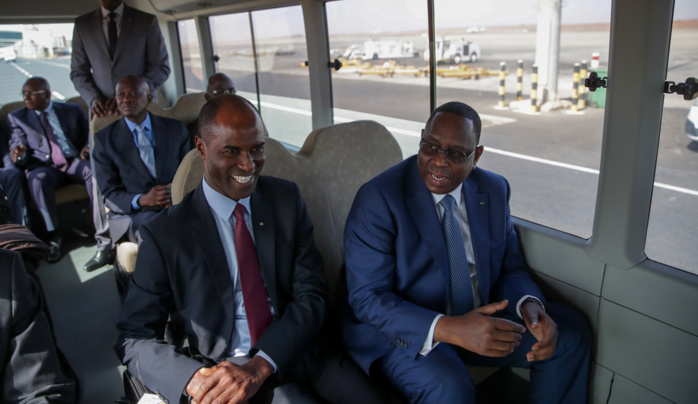 Le président Macky Sall a pris le vol Air Sénégal ce matin (Images) Le président Macky Sall a pris le vol Air Sénégal ce matin (Images)