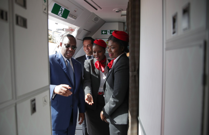 Le président Macky Sall a pris le vol Air Sénégal ce matin (Images) Le président Macky Sall a pris le vol Air Sénégal ce matin (Images)