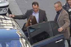 Carla Bruni et sa fille Giulia sont rentrées chez elles ( PHOTOS ) 