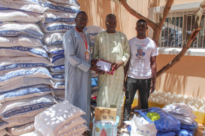 Solidarité Ramadan : La Fondation Bassirou Diagne remet des vivres Solidarité Ramadan : La Fondation Bassirou Diagne remet des vivres
