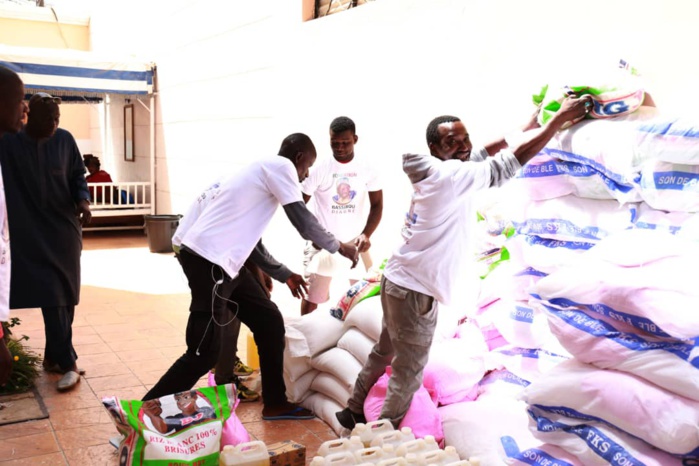 Solidarité Ramadan : La Fondation Bassirou Diagne remet des vivres Solidarité Ramadan : La Fondation Bassirou Diagne remet des vivres