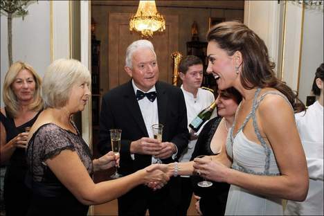 Le secret des beaux cheveux de Kate? Les extensions!  (PHOTOS)