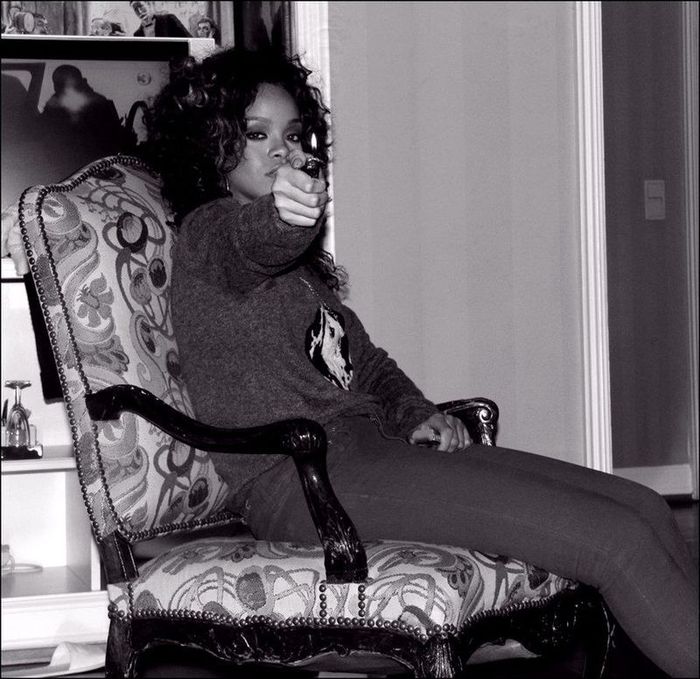 Rihanna se dévoile sur Facebook (photos )