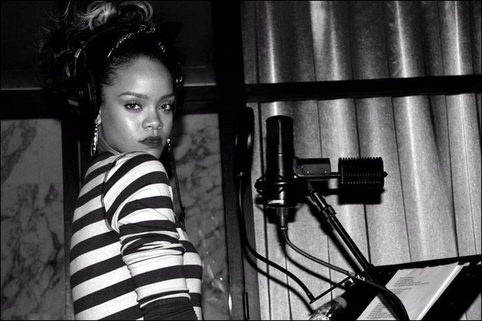 Rihanna se dévoile sur Facebook (photos )