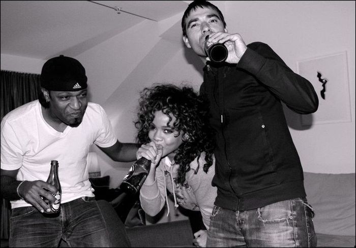 Rihanna se dévoile sur Facebook (photos )