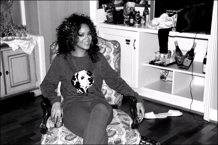 Rihanna se dévoile sur Facebook (photos )