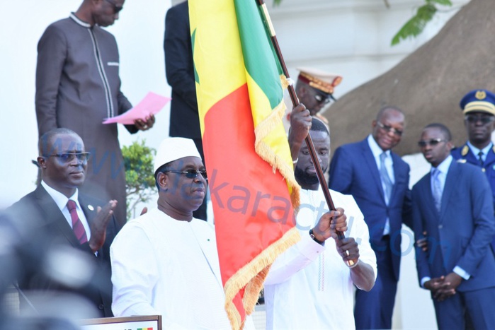 Les images de la cérémonie de remise de Drapeau aux Lions du Sénégal par le president Macky Sall Les images de la cérémonie de remise de Drapeau aux Lions du Sénégal par le president Macky Sall