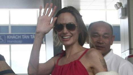 Angelina Jolie "heureuse de ne pas être morte jeune"