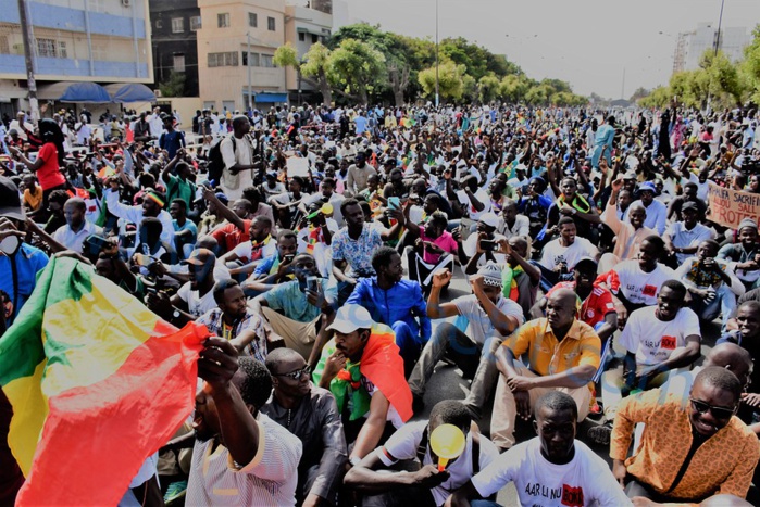 Les images de la mobilisation de Aar Li nu book á la place de l'obelisque Les images de la mobilisation de Aar Li nu book á la place de l'obelisque