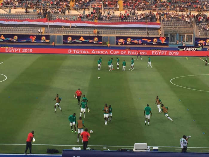 L’avant-match Sénégal-Tanzanie : Du soleil et de la chaleur au Stade du 30 Juin durant l'échauffement des Lions L’avant-match Sénégal-Tanzanie : Du soleil et de la chaleur au Stade du 30 Juin durant l'échauffement des Lions