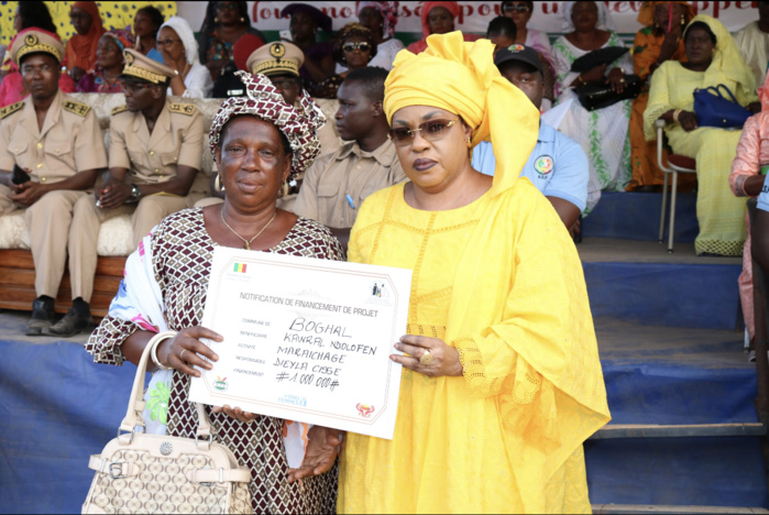 Bounkiling : Le ministre de la Femme injecte 226.333.453 francs pour la construction et l'équipement de la maison de la femme, la mise en place d'une ligne de crédit d'un montant de plus d'un demi milliard sur trois ans.