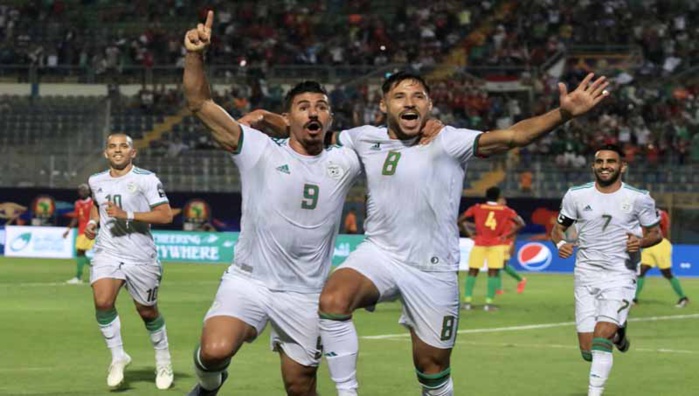 CAN 2019 / 8èmes de finale : l'Algérie se qualifie facilement en quarts devant la Guinée corrigée (3-0) CAN 2019 / 8èmes de finale : l'Algérie se qualifie facilement en quarts devant la Guinée corrigée (3-0)