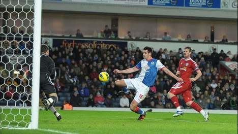 Scot Dann de Blackburn: Six semaines out pour des testicules brisés (VIDEO)