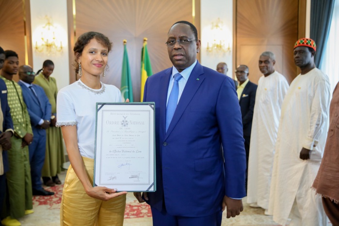 Audience au palais : Le président Macky Sall élève les cinéastes sénégalais rang de Chevalier dans l'ordre national du Lion. Audience au palais : Le président Macky Sall élève les cinéastes sénégalais rang de Chevalier dans l'ordre national du Lion.