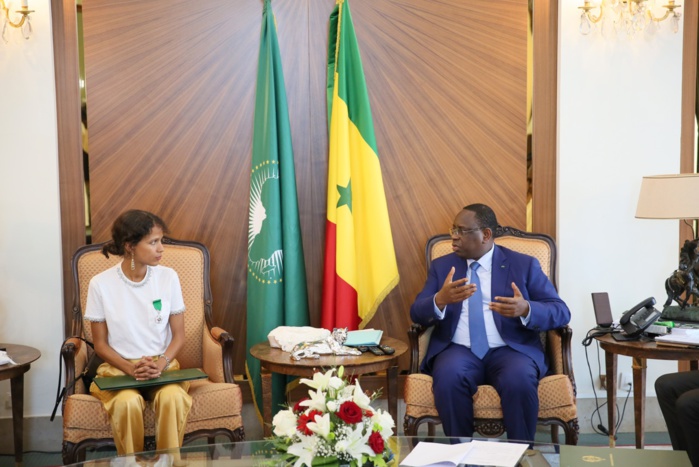 Audience au palais : Le président Macky Sall élève les cinéastes sénégalais rang de Chevalier dans l'ordre national du Lion. Audience au palais : Le président Macky Sall élève les cinéastes sénégalais rang de Chevalier dans l'ordre national du Lion.
