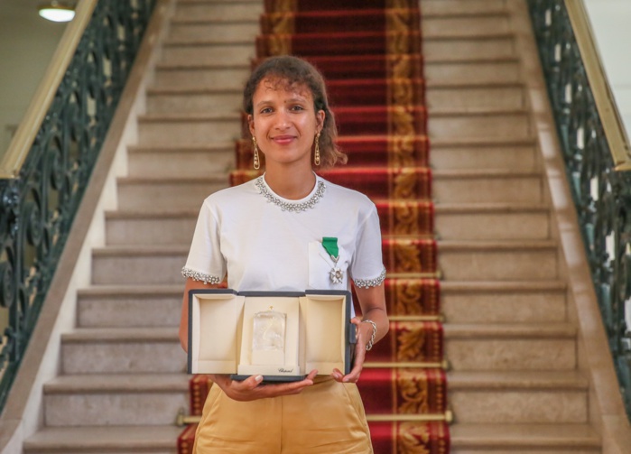 Audience au palais : Le président Macky Sall élève les cinéastes sénégalais rang de Chevalier dans l'ordre national du Lion. Audience au palais : Le président Macky Sall élève les cinéastes sénégalais rang de Chevalier dans l'ordre national du Lion.