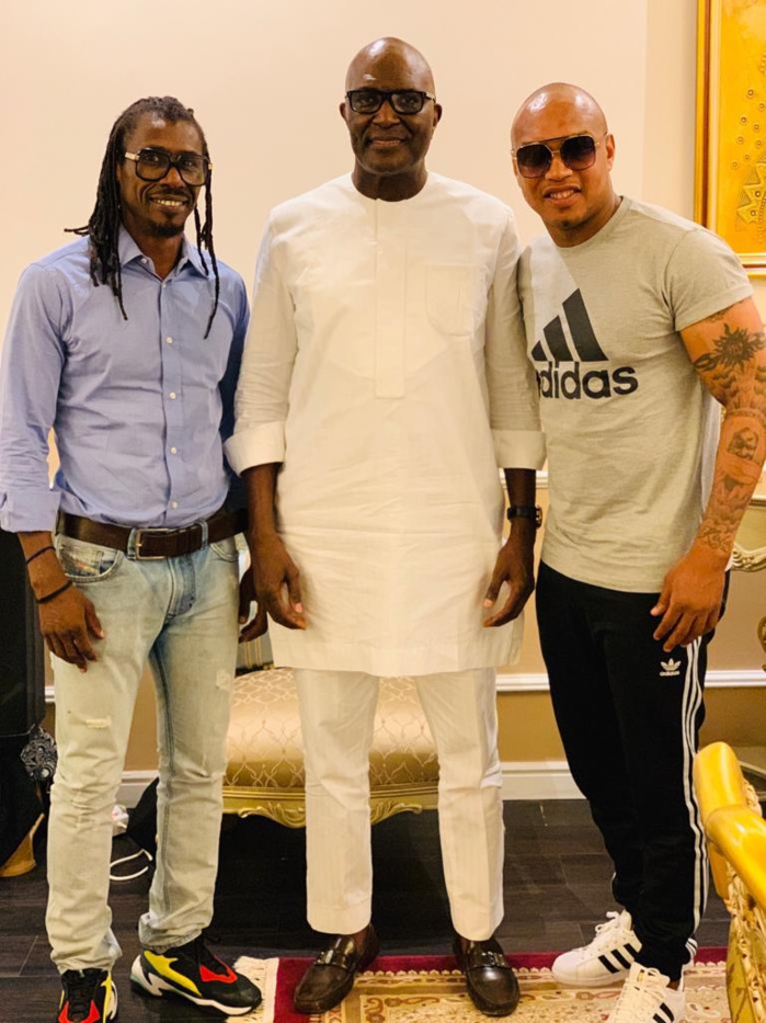 Babacar Ngom Sedima reçoit El Hadj Diouf et Aliou Cissé en dîner chez lui.