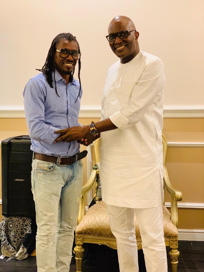 Babacar Ngom Sedima reçoit El Hadj Diouf et Aliou Cissé en dîner chez lui.