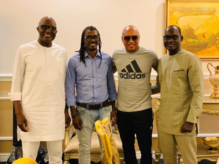 Babacar Ngom Sedima reçoit El Hadj Diouf et Aliou Cissé en dîner chez lui.