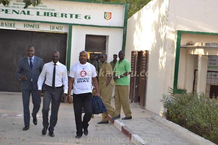 Sortie de Malick Noël Seck de prison en images 