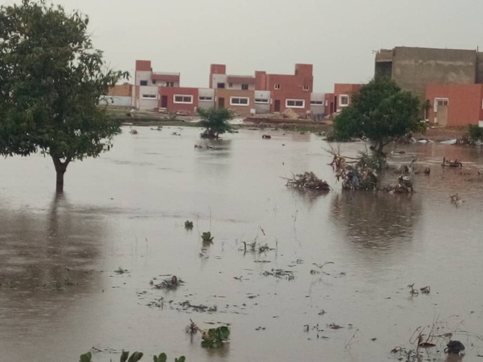Fortes précipitions sur Dakar et environs : Deux morts à Bambilor et des maisons emportées par des eaux. (Images)