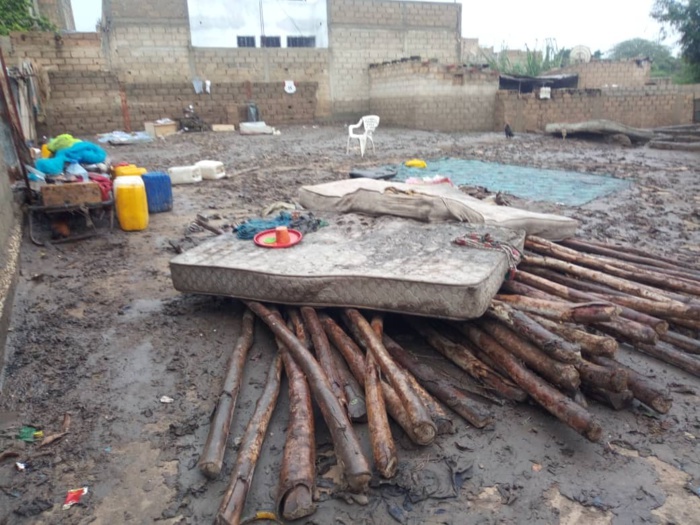 Fortes précipitions sur Dakar et environs : Deux morts à Bambilor et des maisons emportées par des eaux. (Images) Fortes précipitions sur Dakar et environs : Deux morts à Bambilor et des maisons emportées par des eaux. (Images)