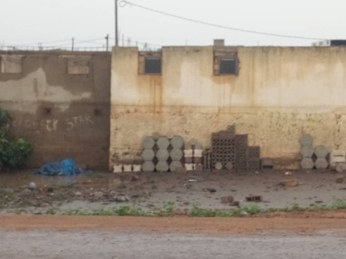 Fortes précipitions sur Dakar et environs : Deux morts à Bambilor et des maisons emportées par des eaux. (Images) Fortes précipitions sur Dakar et environs : Deux morts à Bambilor et des maisons emportées par des eaux. (Images)