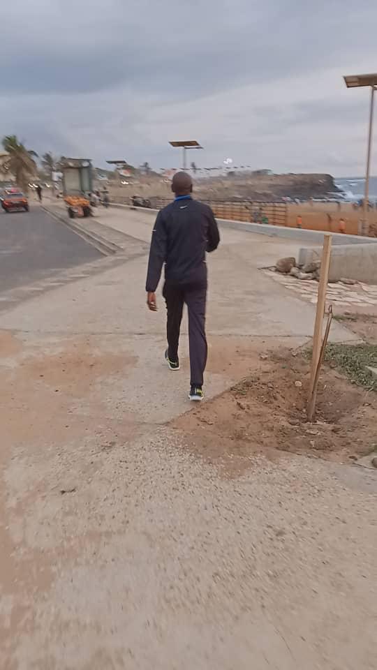 Le Ministre de l’intérieur Aly Ngouille Ndiaye filmé en train de faire son jogging sur la Corniche Ouest