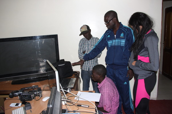 Adja Diallo devient animatrice de télévision : Les photos exclusives de la préparation de sa prochaine émission...