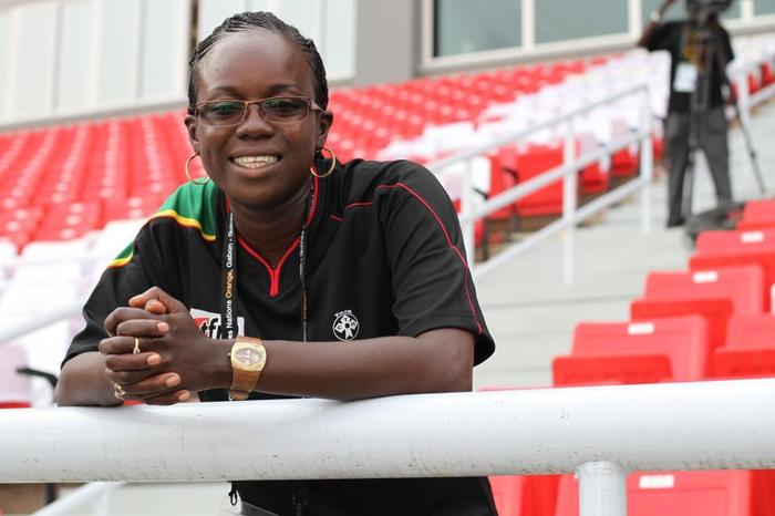 Mame Fatou Ndoye de TFM à Bata pour couvrir la CAN