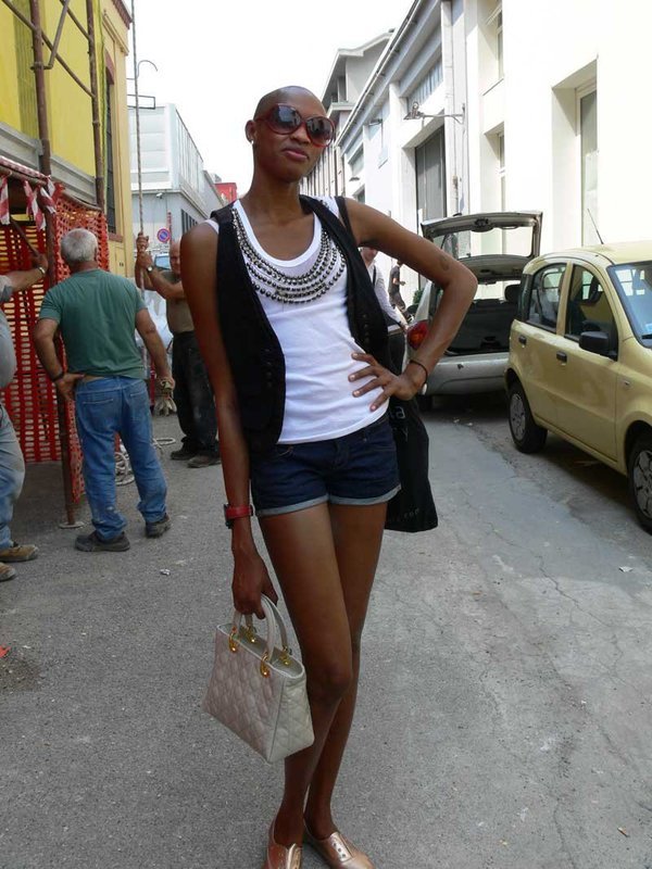 Photo: Le mannequin sénégalais Nogui Dieng dans les rues de Milan