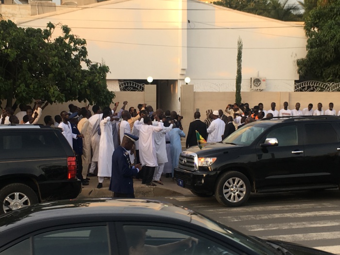 Condoléances : Arrivée du président Macky Sall chez Cheikh Modou Kara.