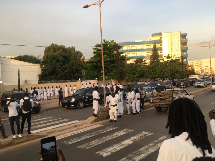 Condoléances : Arrivée du président Macky Sall chez Cheikh Modou Kara. Condoléances : Arrivée du président Macky Sall chez Cheikh Modou Kara.