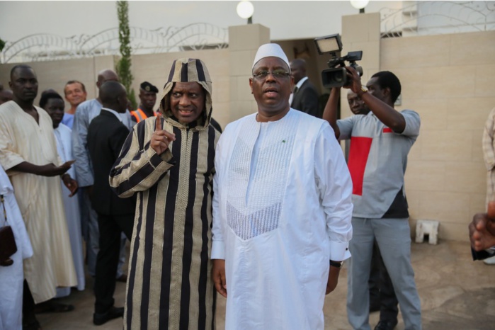 Condoléances : Arrivée du président Macky Sall chez Cheikh Modou Kara. Condoléances : Arrivée du président Macky Sall chez Cheikh Modou Kara.