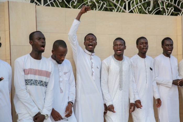 Condoléances : Arrivée du président Macky Sall chez Cheikh Modou Kara. Condoléances : Arrivée du président Macky Sall chez Cheikh Modou Kara.
