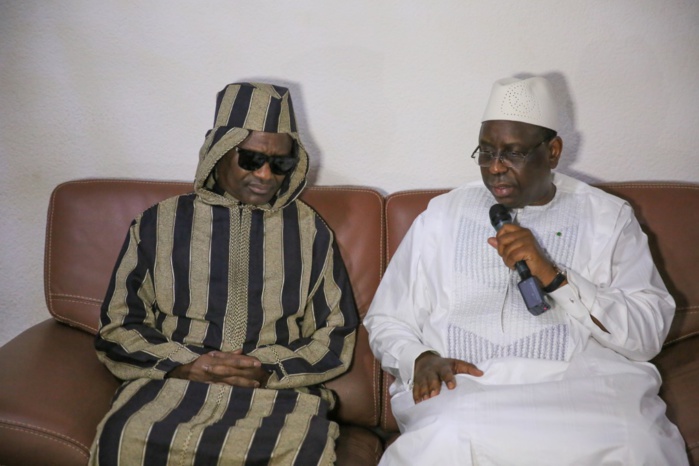 Condoléances : Arrivée du président Macky Sall chez Cheikh Modou Kara. Condoléances : Arrivée du président Macky Sall chez Cheikh Modou Kara.
