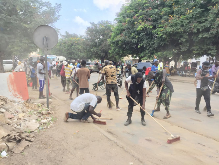 Accueil du Khalife général des mourides à Dakar : Des «Baye Fall» prennent le balai pour un grand nettoyage des avenues Bourguiba et Cheikh Ahmadou Bamba